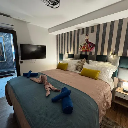 New! Griet Luxury With Private Parking Apartment